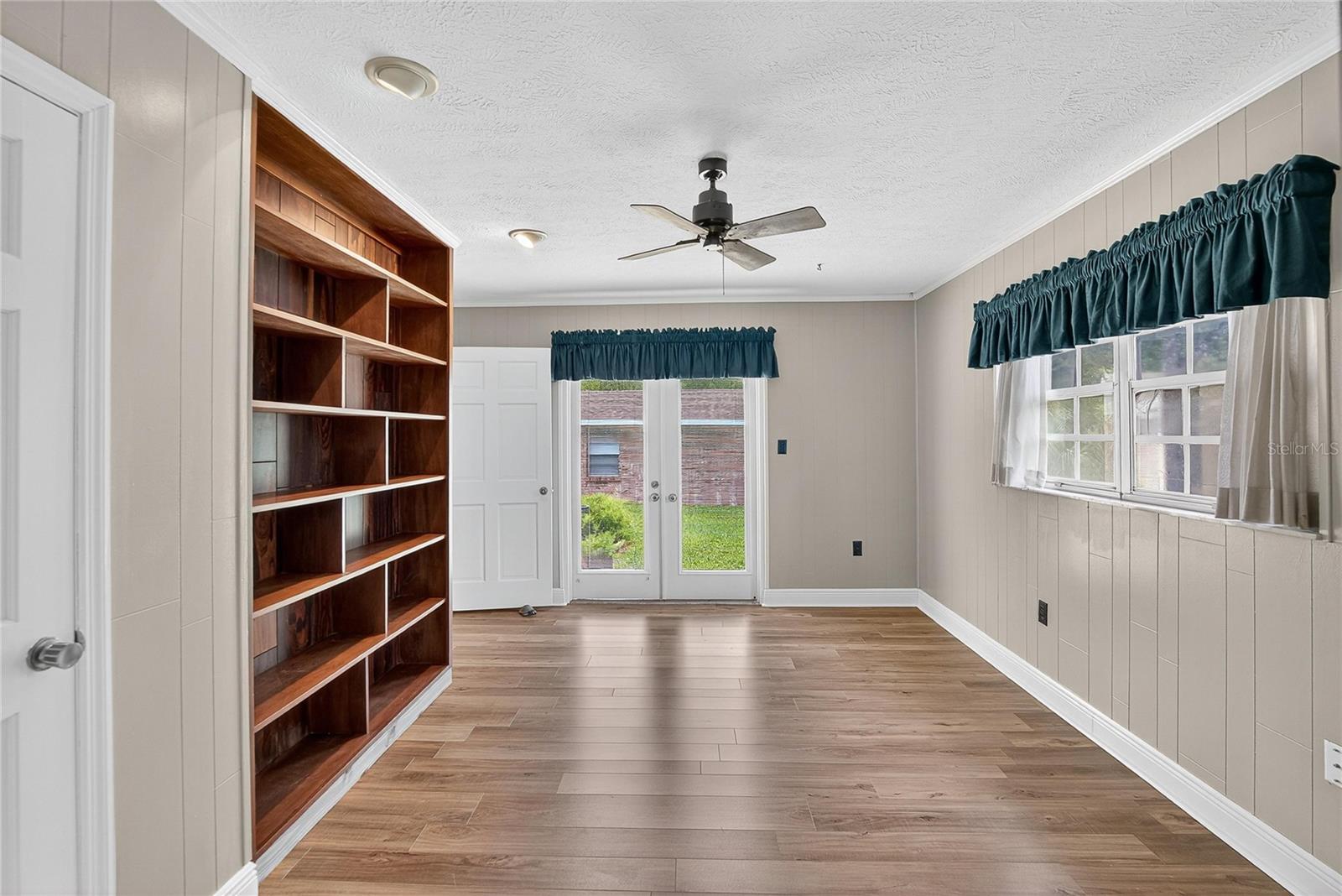 Listing photo id 14 for 1502 Azalea Street