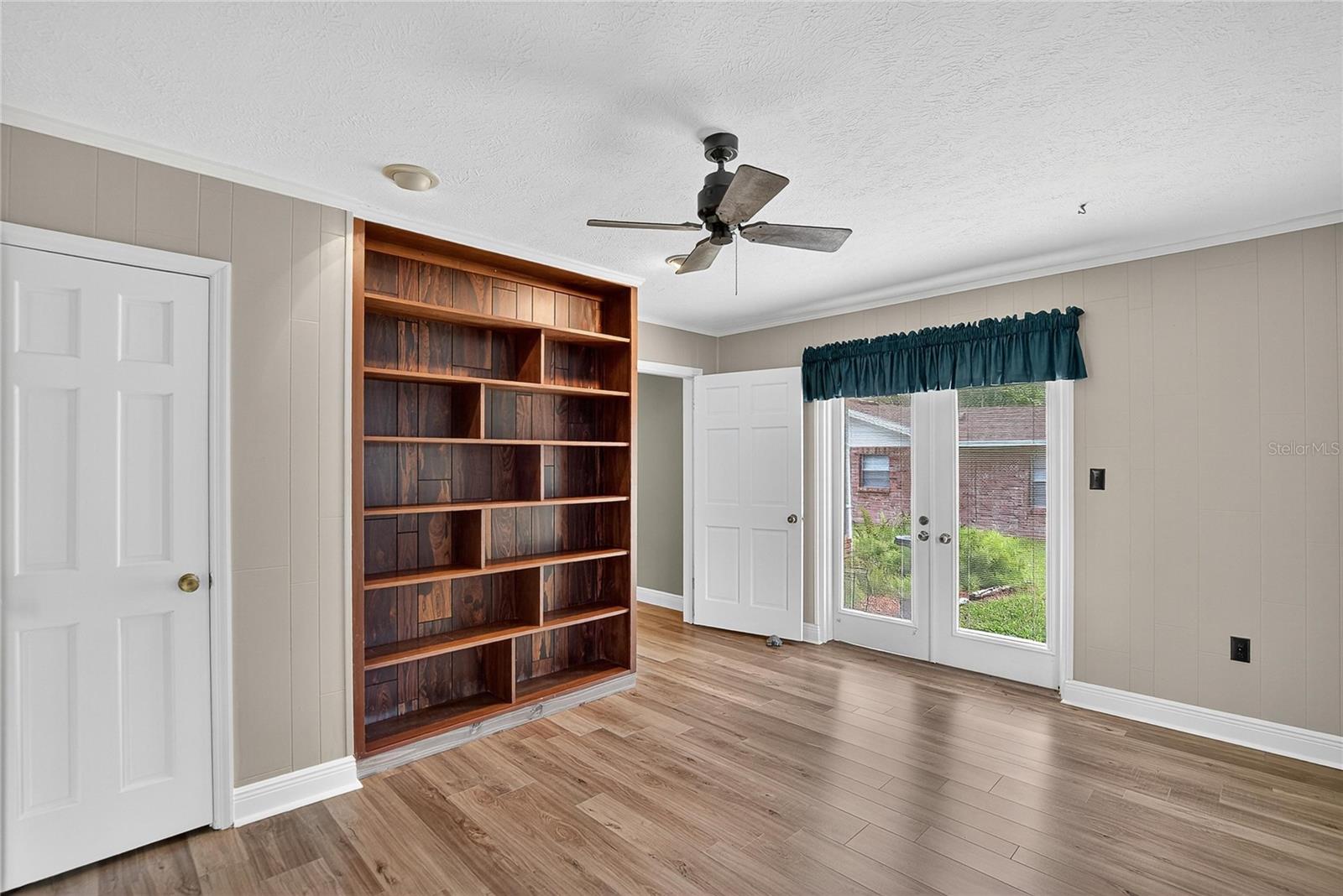 Listing photo id 15 for 1502 Azalea Street