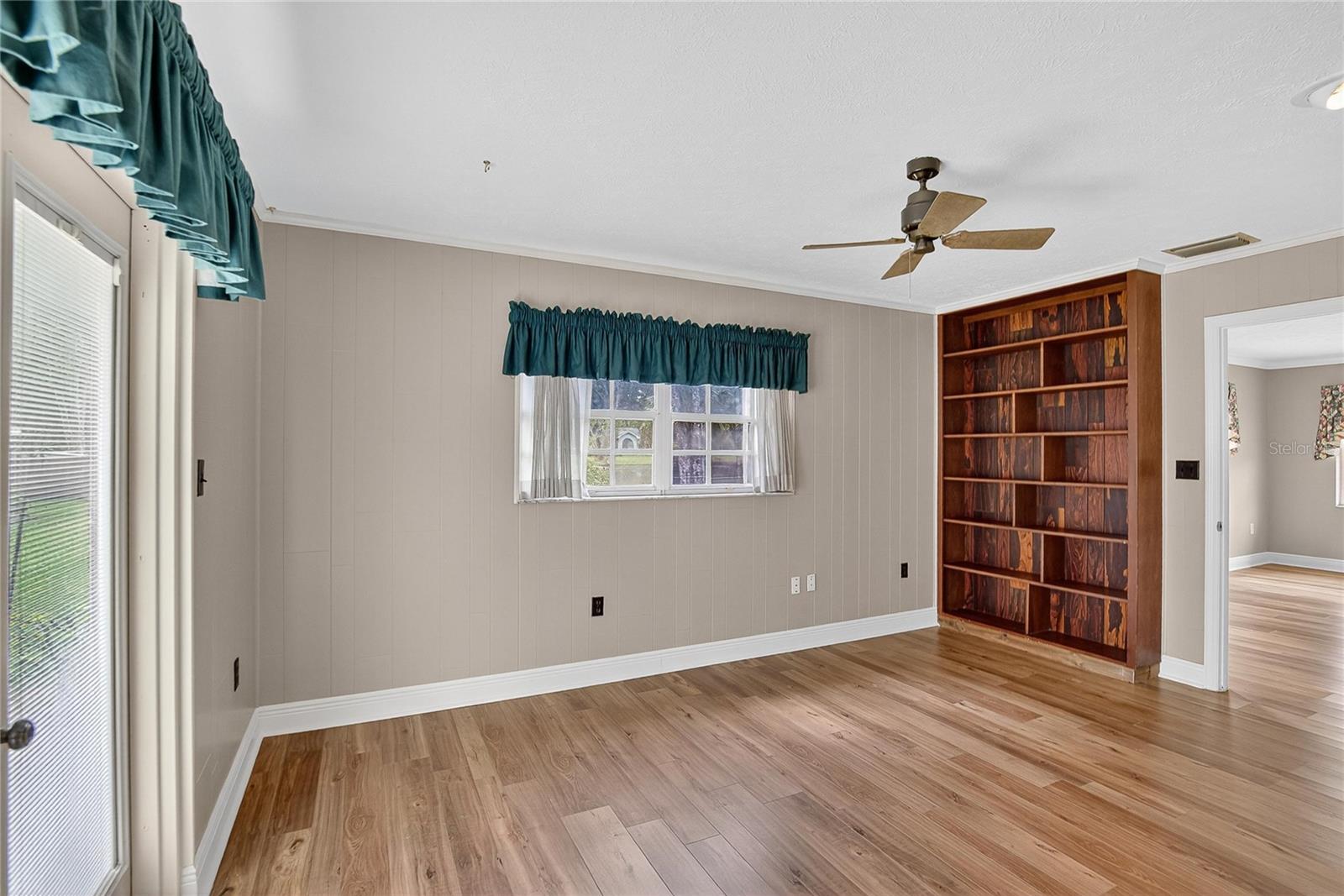 Listing photo id 16 for 1502 Azalea Street