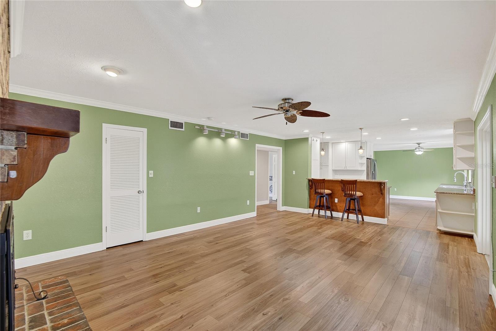 Listing photo id 17 for 1502 Azalea Street