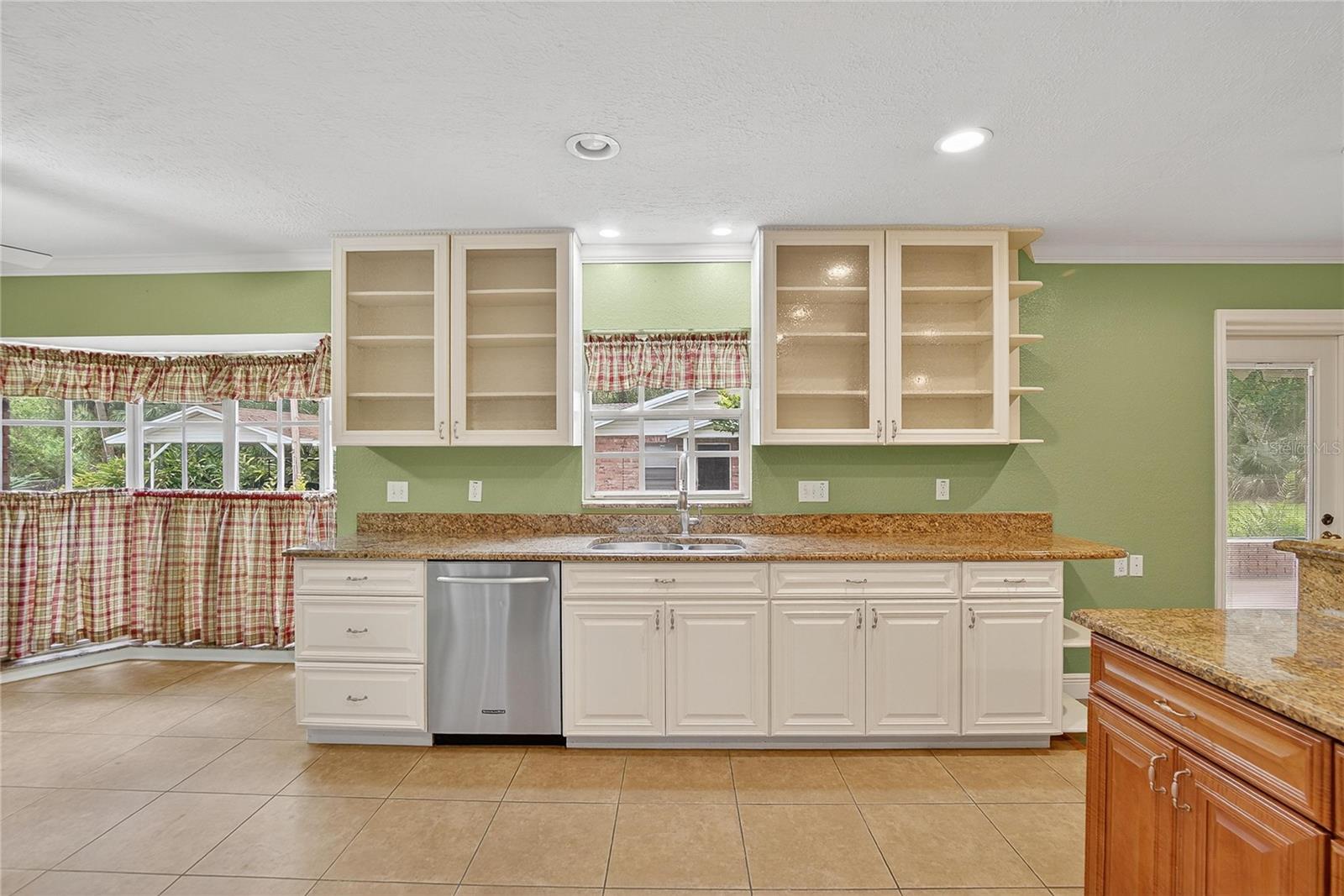 Listing photo id 22 for 1502 Azalea Street