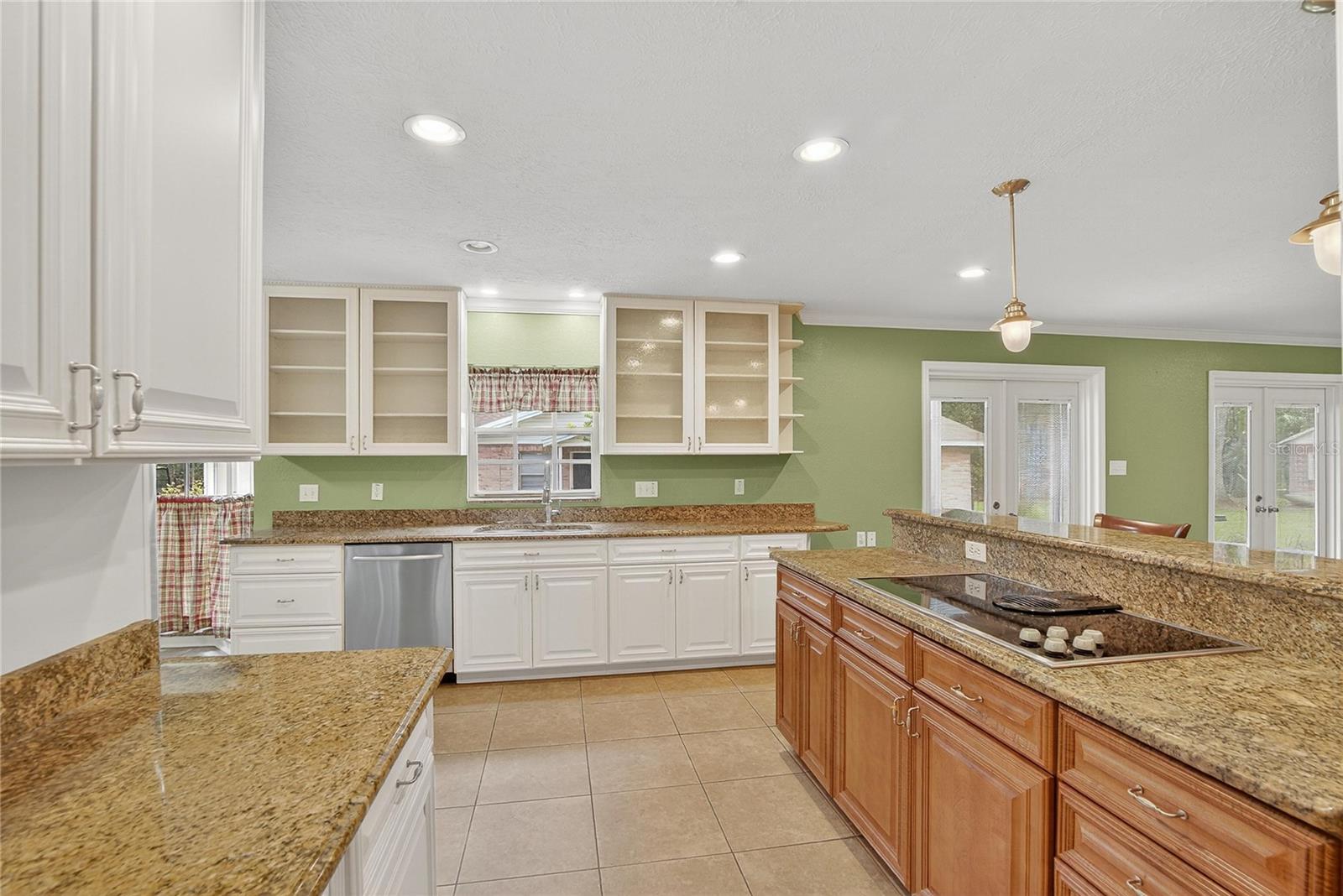 Listing photo id 23 for 1502 Azalea Street