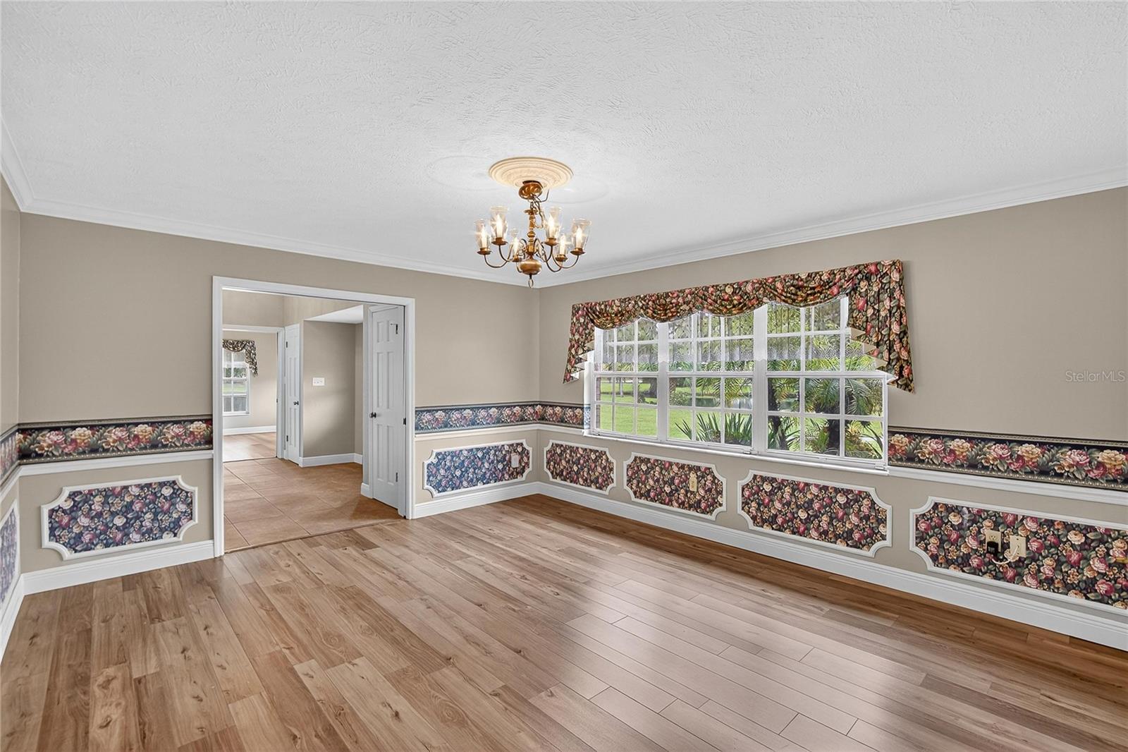 Listing photo id 25 for 1502 Azalea Street