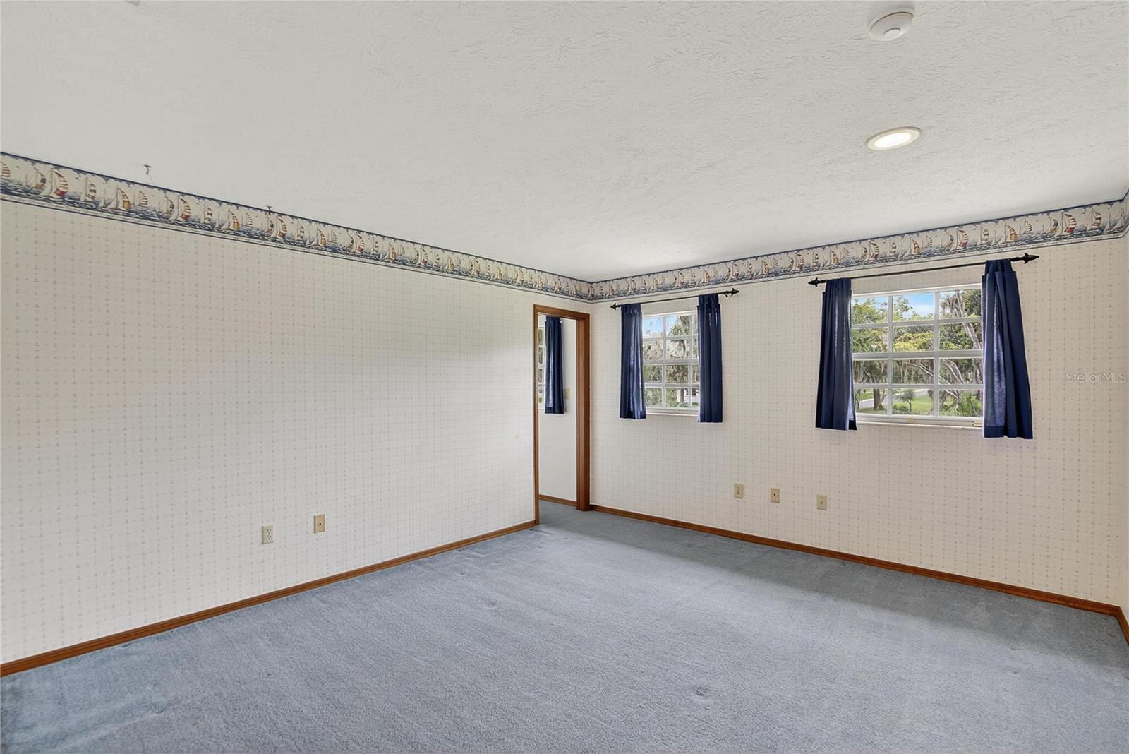 Listing photo id 30 for 1502 Azalea Street