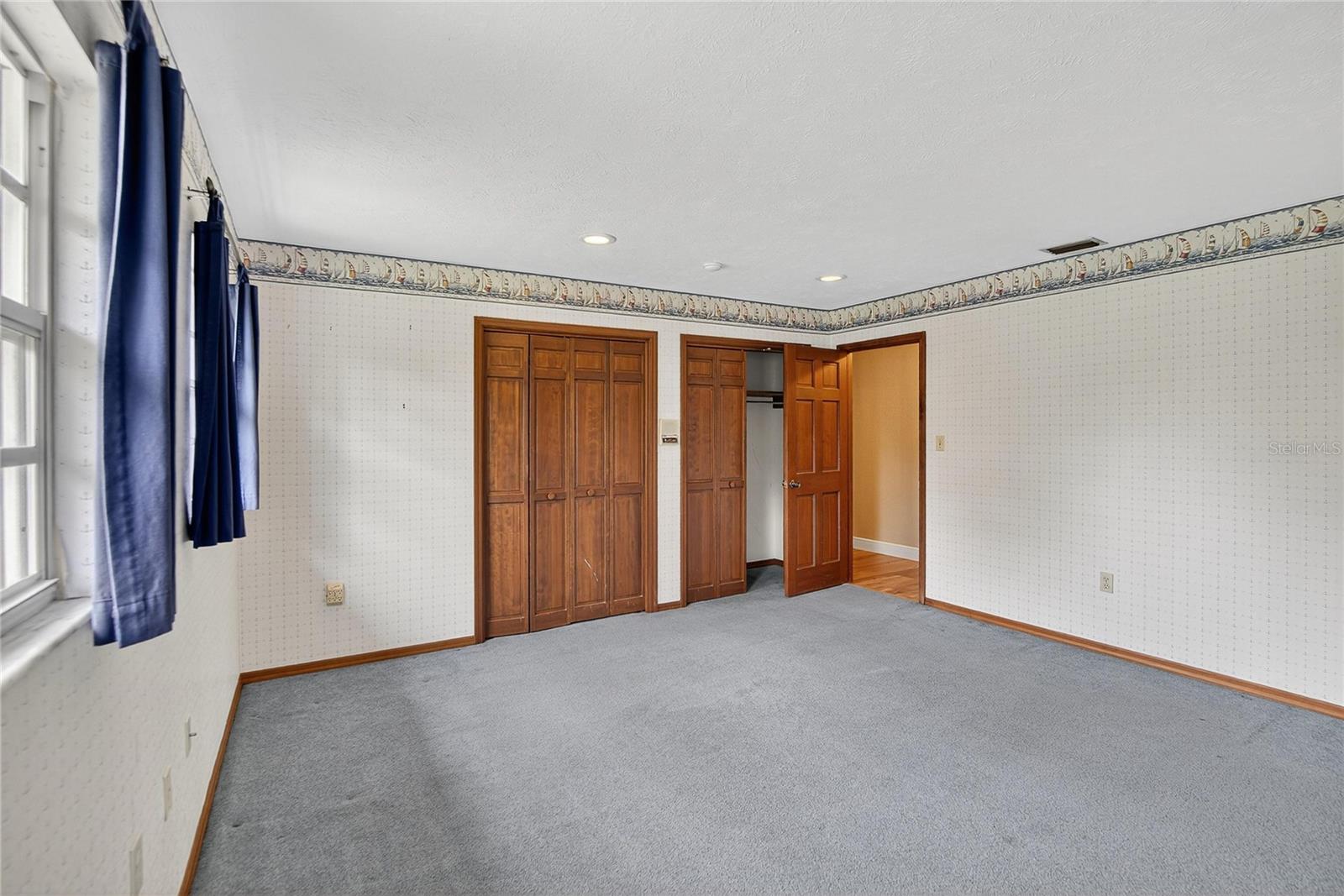 Listing photo id 32 for 1502 Azalea Street