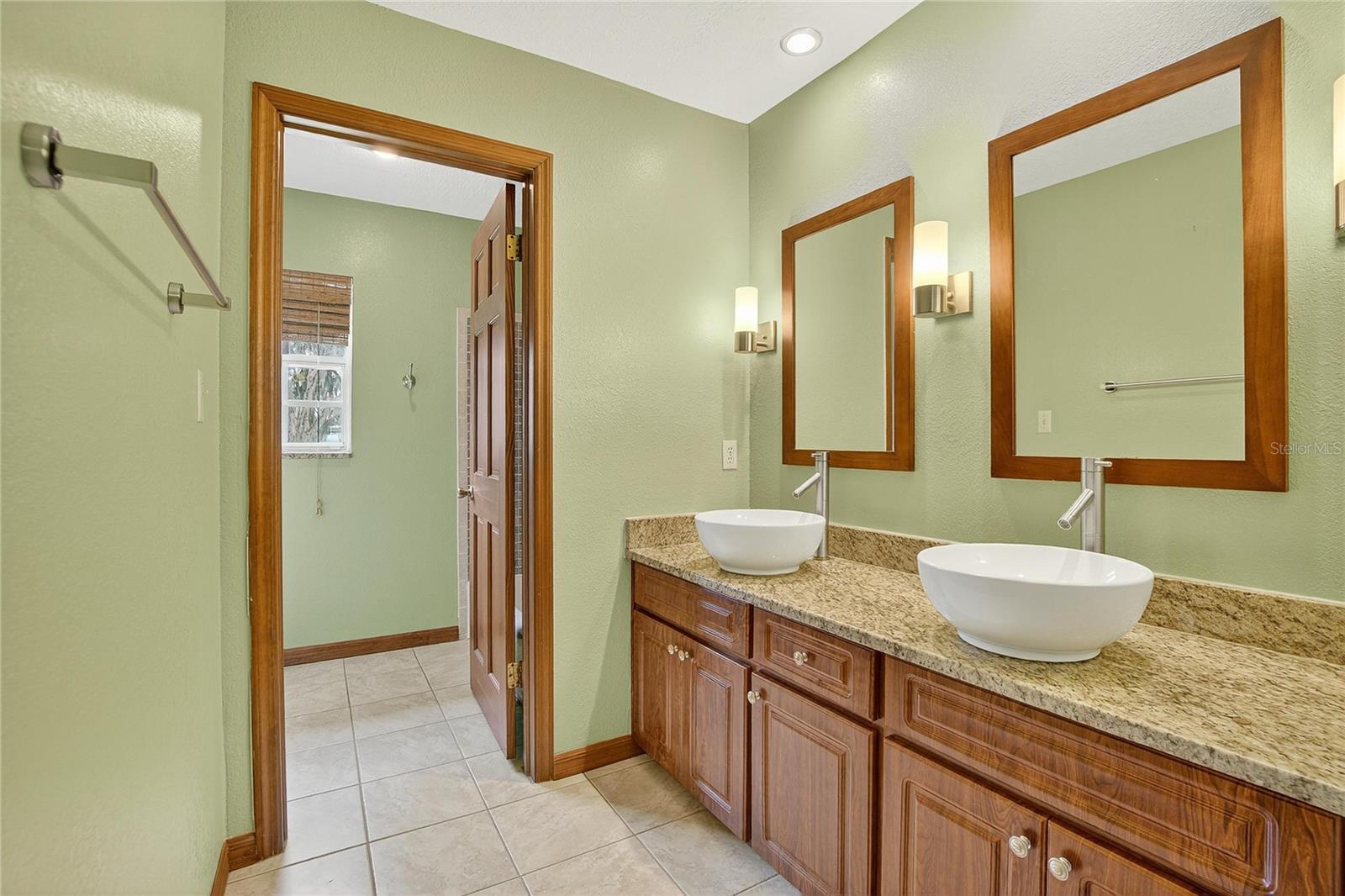 Listing photo id 33 for 1502 Azalea Street
