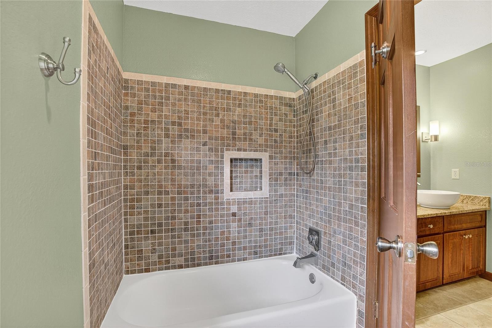 Listing photo id 34 for 1502 Azalea Street