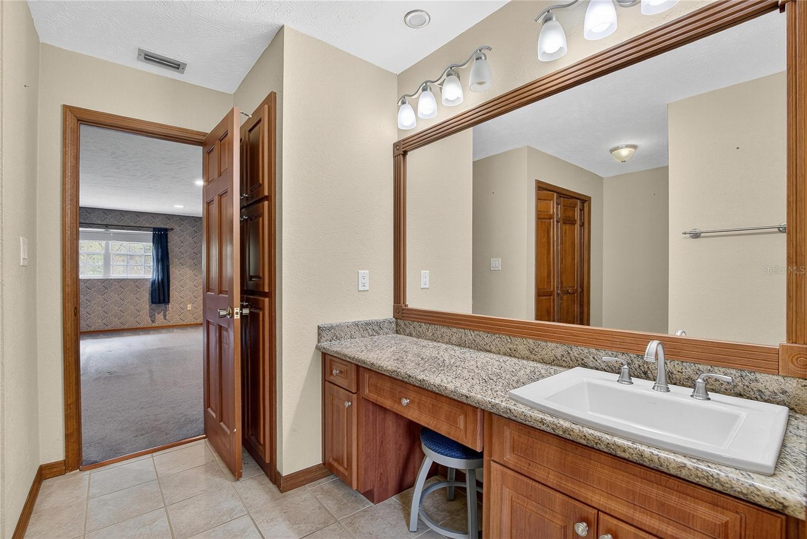 Listing photo id 40 for 1502 Azalea Street