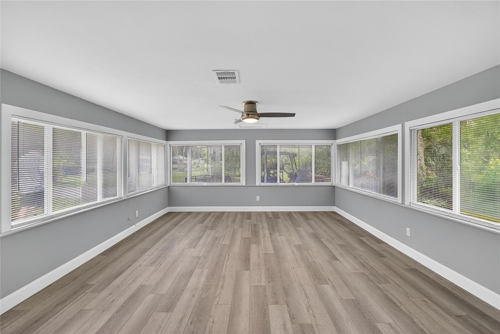 Listing photo id 47 for 1502 Azalea Street