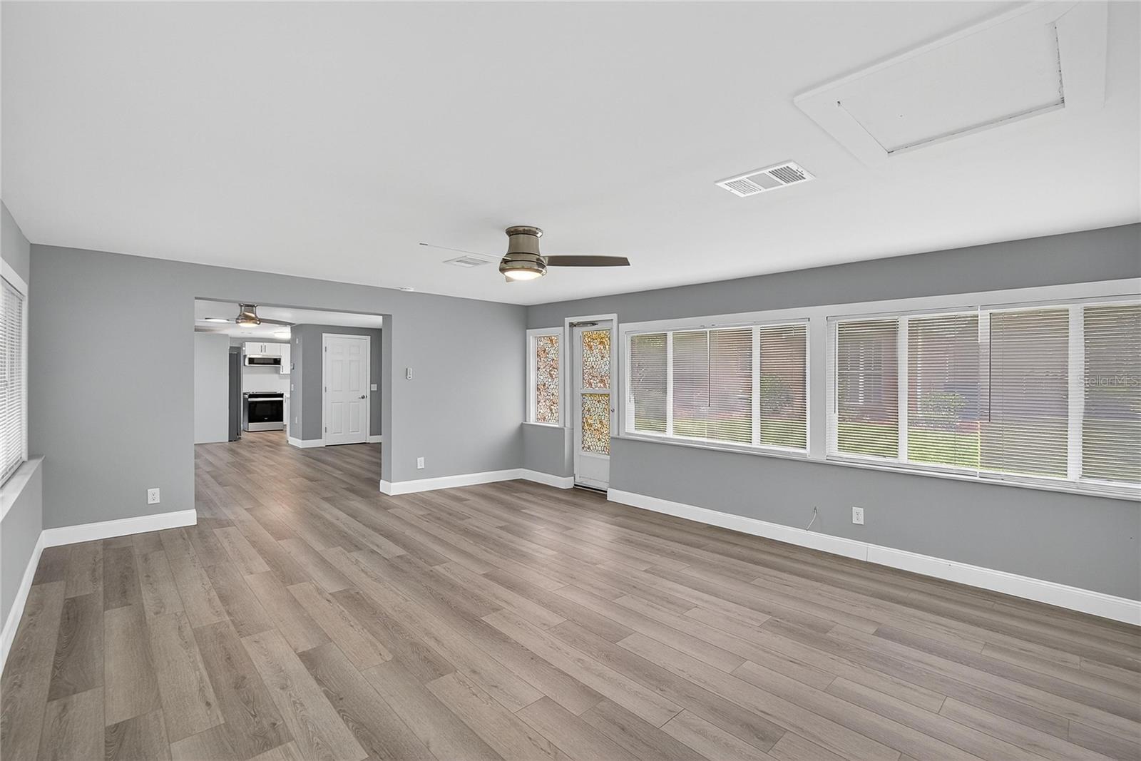 Listing photo id 49 for 1502 Azalea Street