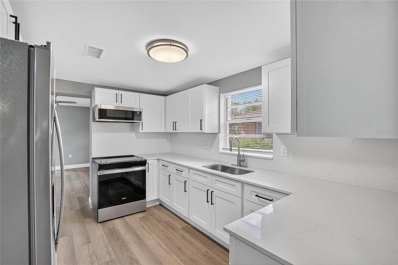 Listing photo id 50 for 1502 Azalea Street