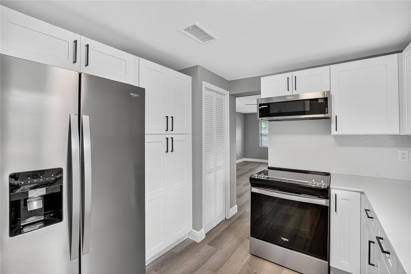 Listing photo id 51 for 1502 Azalea Street