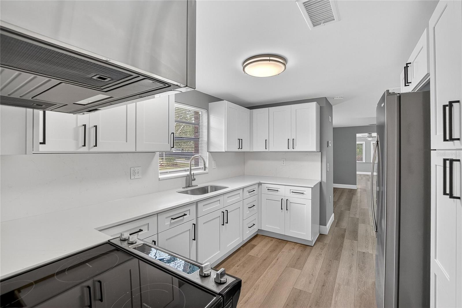 Listing photo id 52 for 1502 Azalea Street