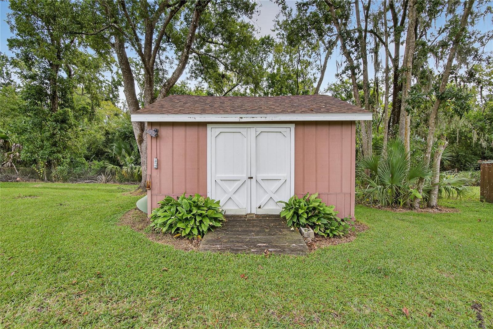 Listing photo id 65 for 1502 Azalea Street