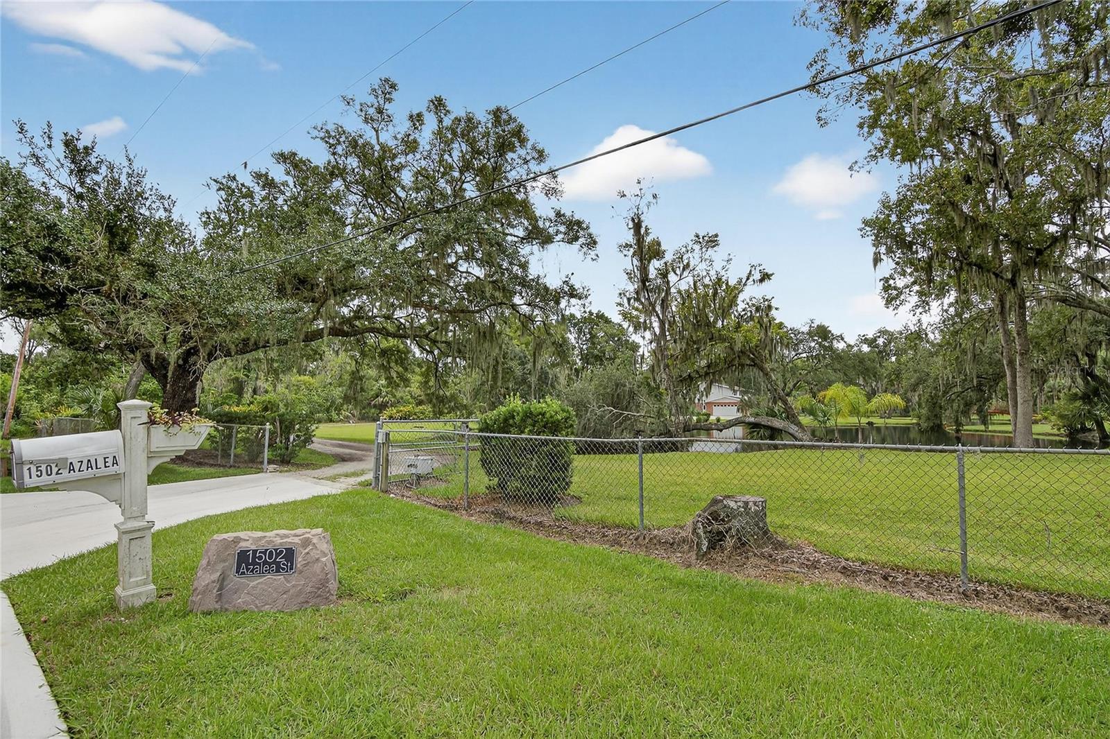 Listing photo id 76 for 1502 Azalea Street