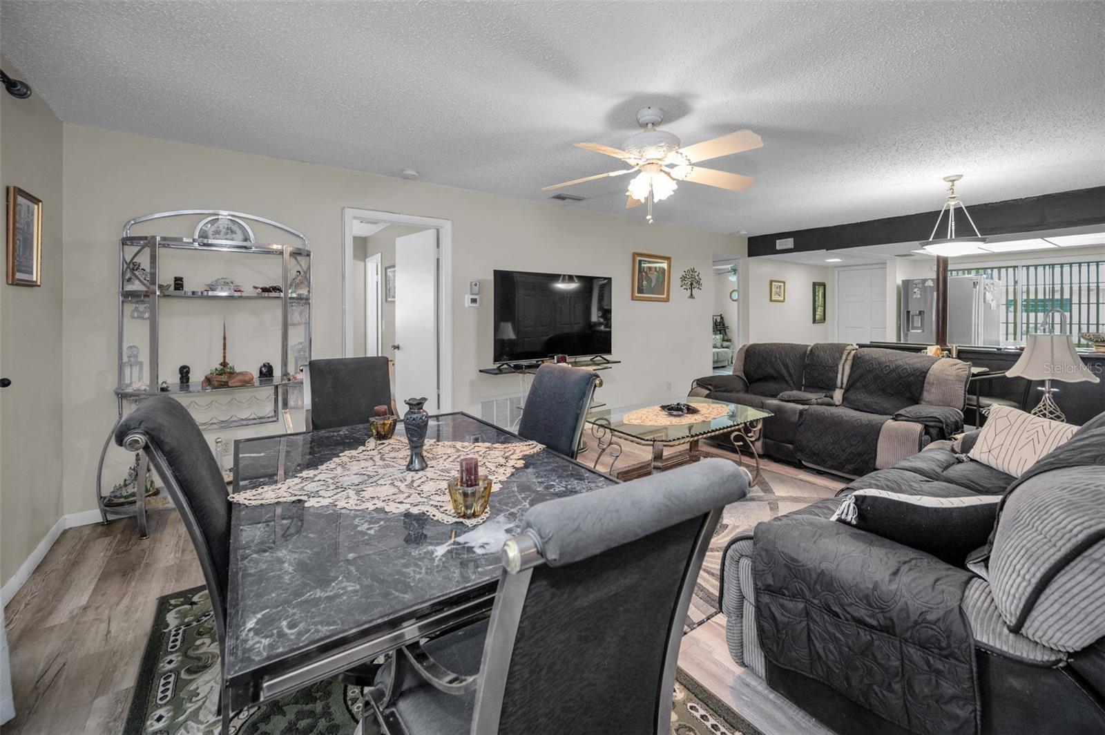 Listing photo id 10 for 1701 Pinehurst Road 9-h