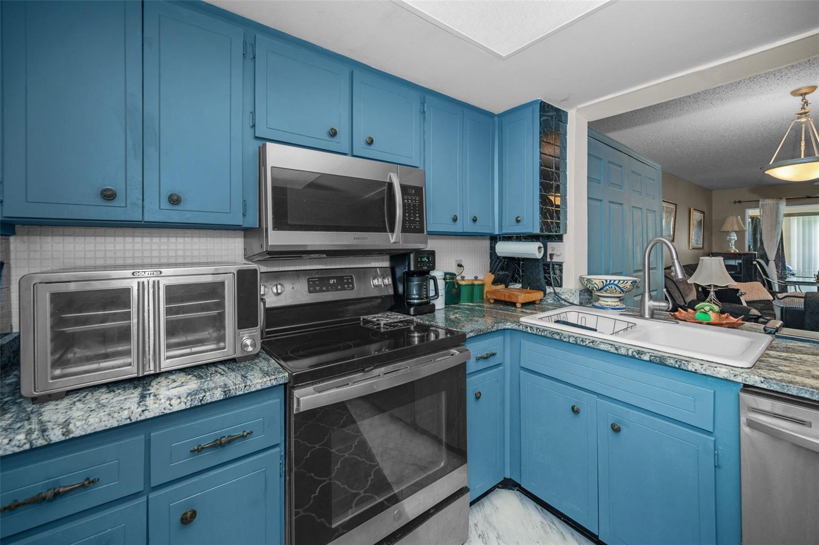 Listing photo id 15 for 1701 Pinehurst Road 9-h