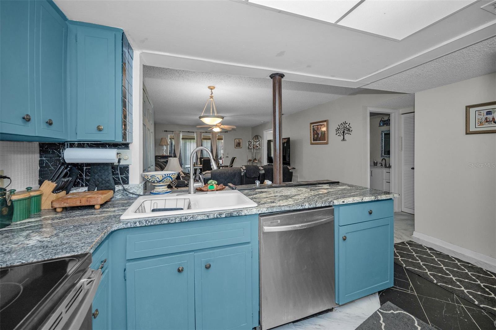 Listing photo id 16 for 1701 Pinehurst Road 9-h
