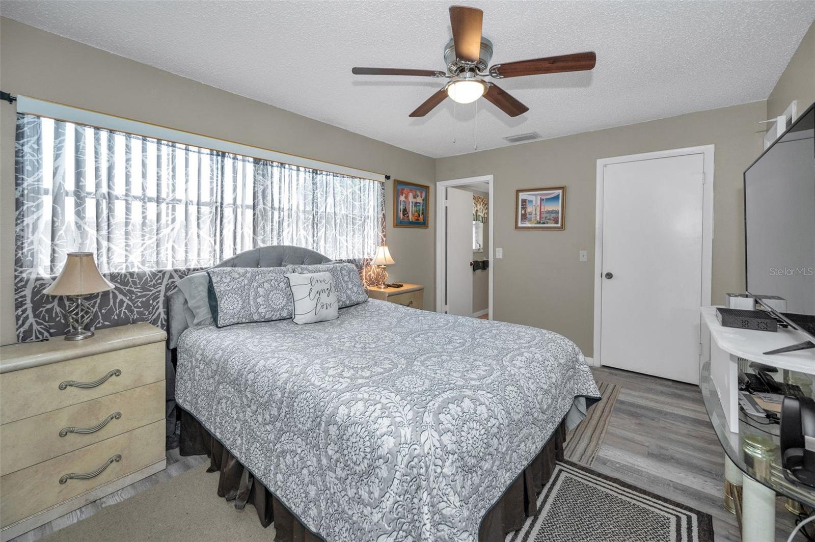 Listing photo id 22 for 1701 Pinehurst Road 9-h