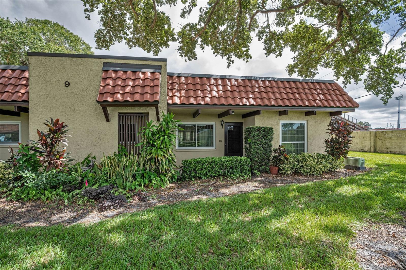 Listing photo id 1 for 1701 Pinehurst Road 9-h