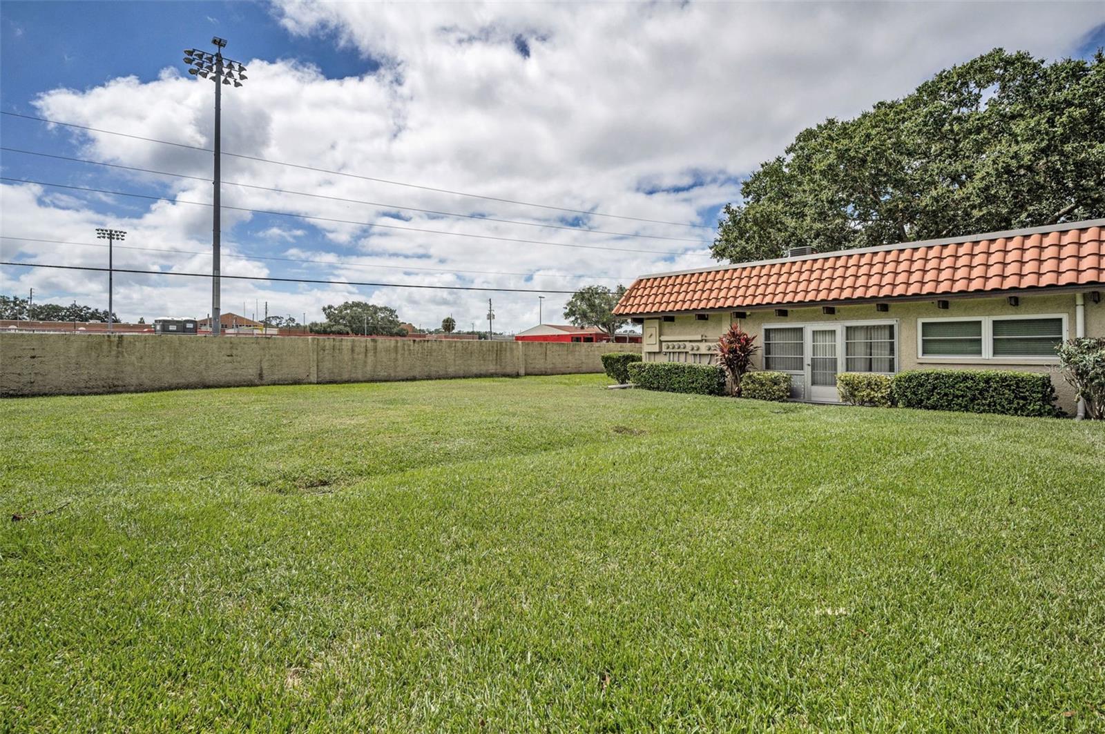 Listing photo id 35 for 1701 Pinehurst Road 9-h