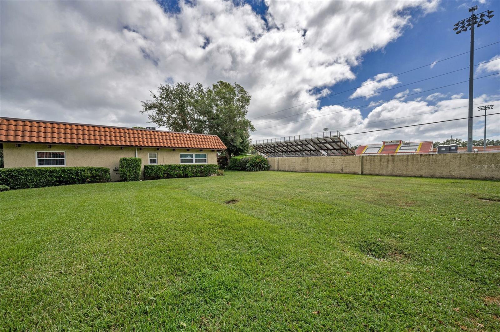 Listing photo id 36 for 1701 Pinehurst Road 9-h
