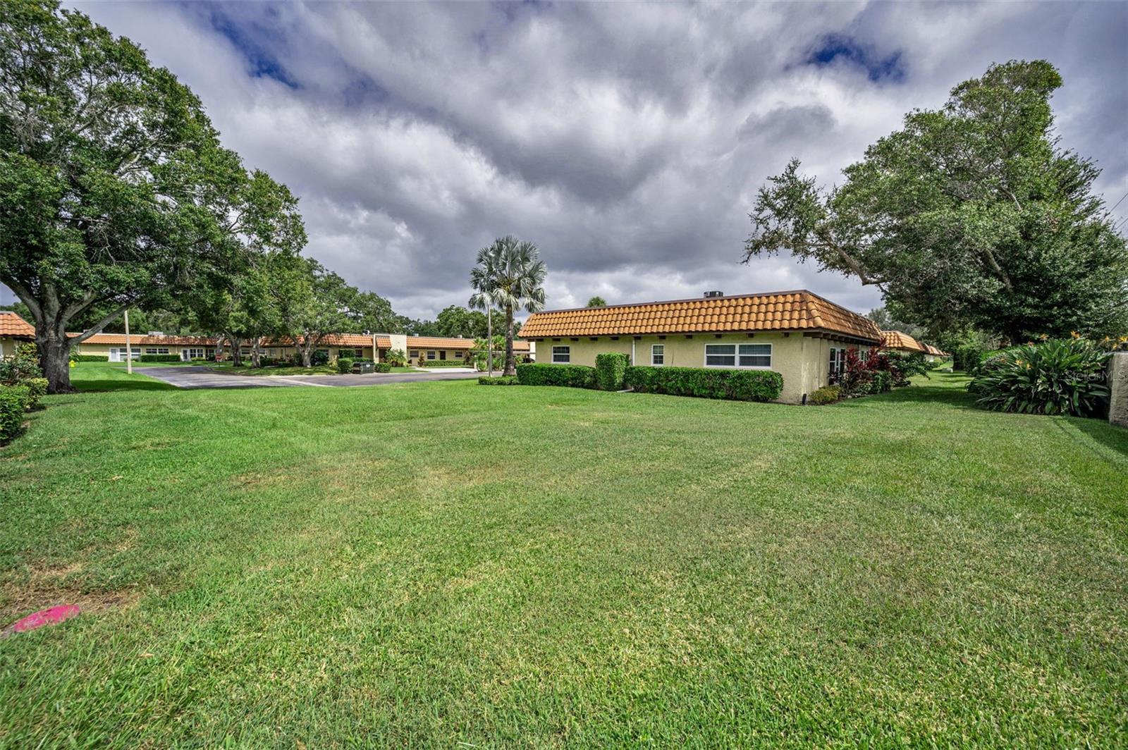 Listing photo id 37 for 1701 Pinehurst Road 9-h