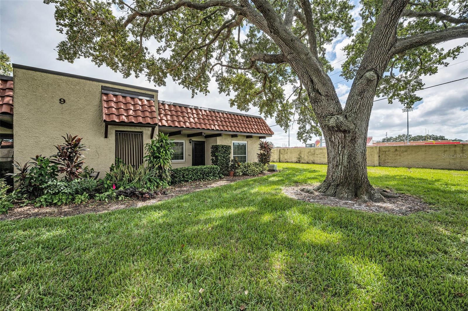 Listing photo id 2 for 1701 Pinehurst Road 9-h