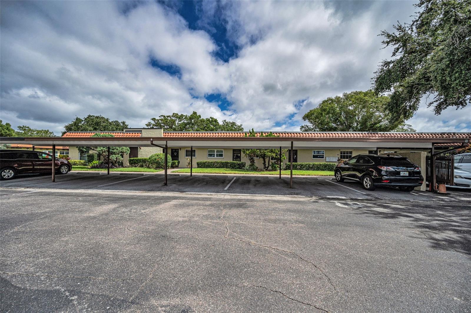 Listing photo id 38 for 1701 Pinehurst Road 9-h