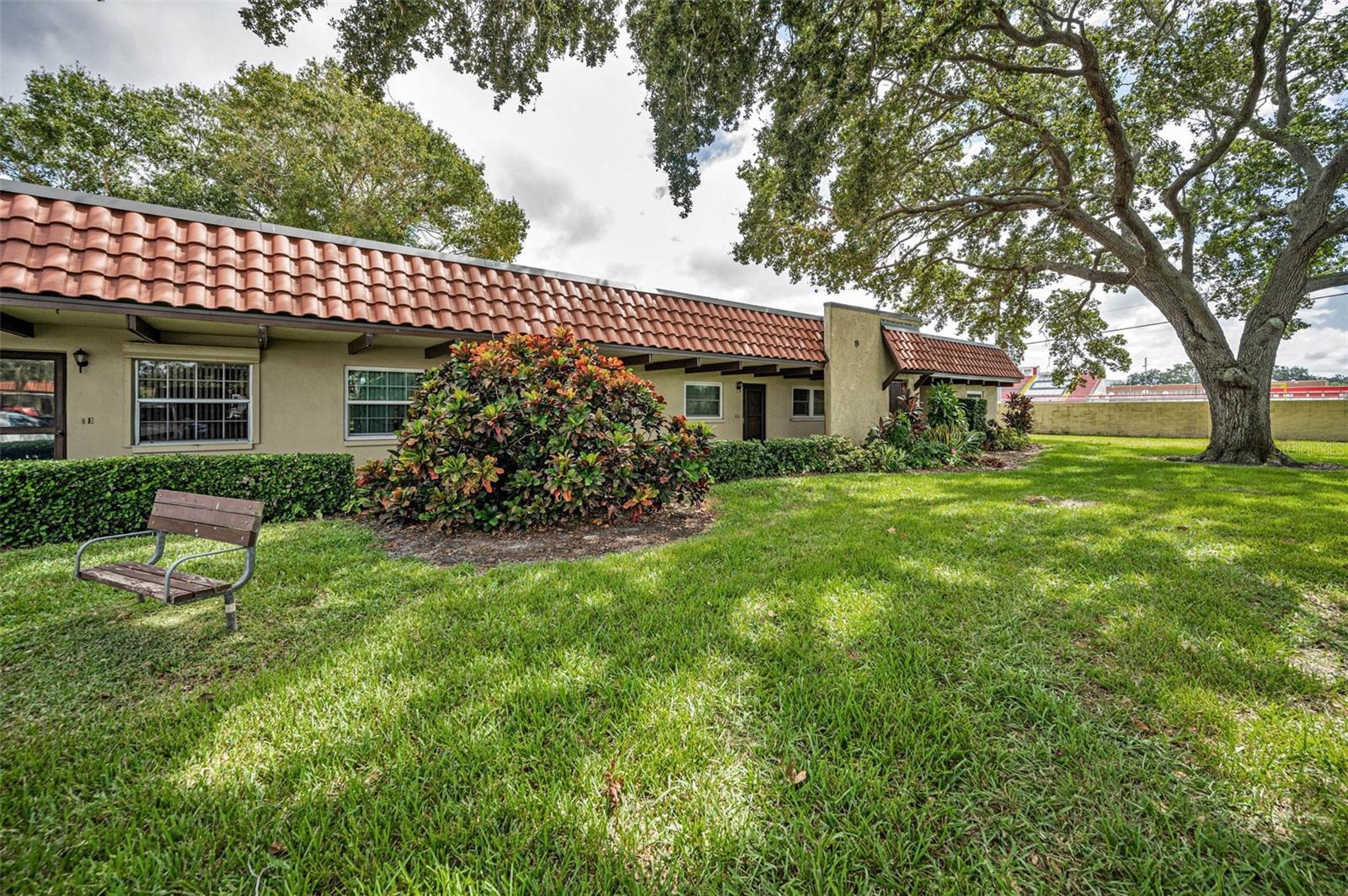 Listing photo id 39 for 1701 Pinehurst Road 9-h