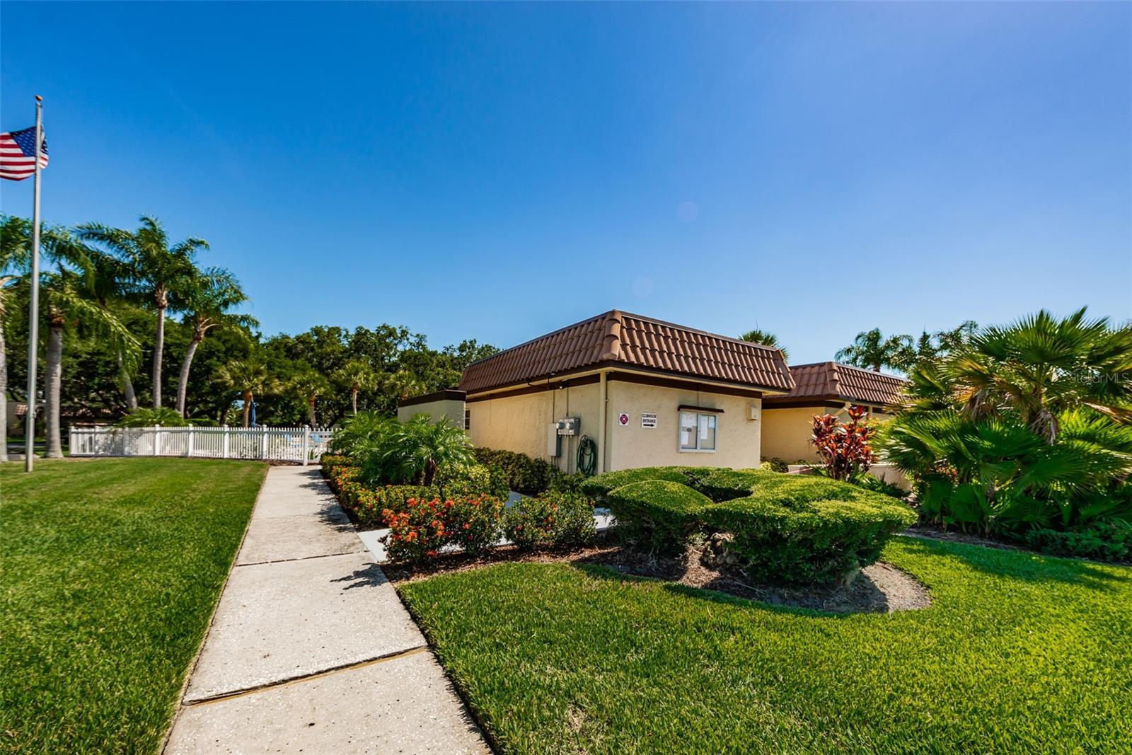 Listing photo id 41 for 1701 Pinehurst Road 9-h