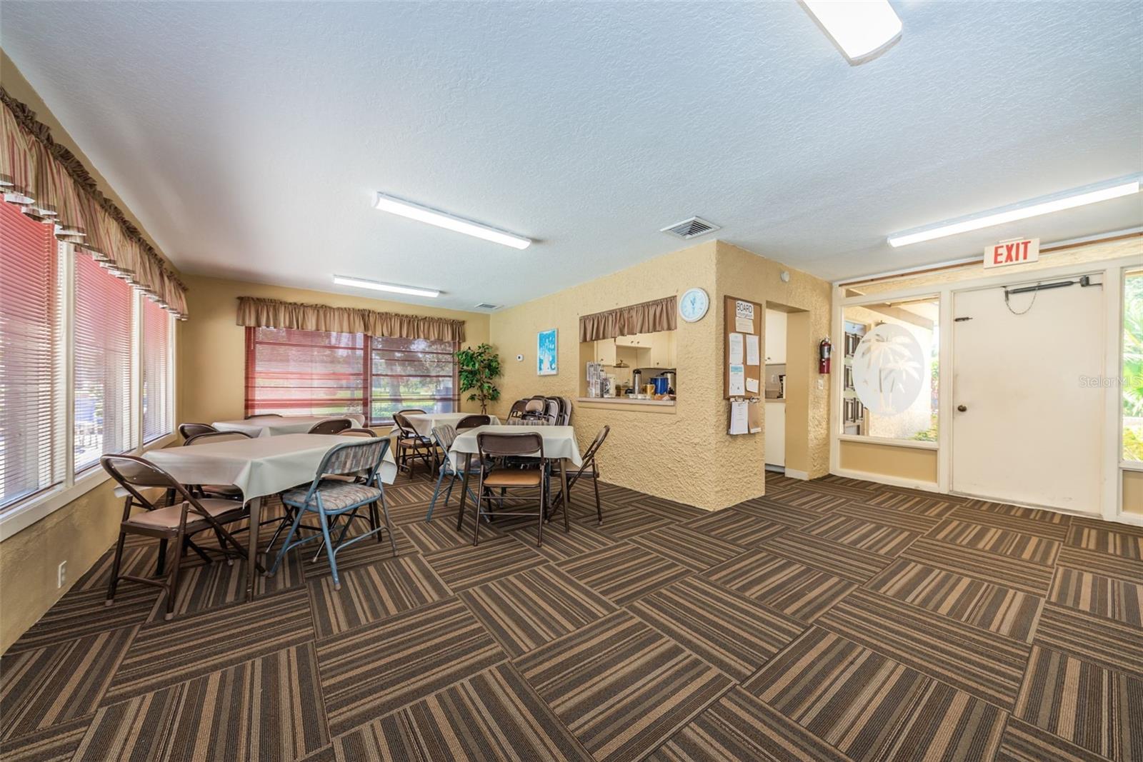 Listing photo id 46 for 1701 Pinehurst Road 9-h