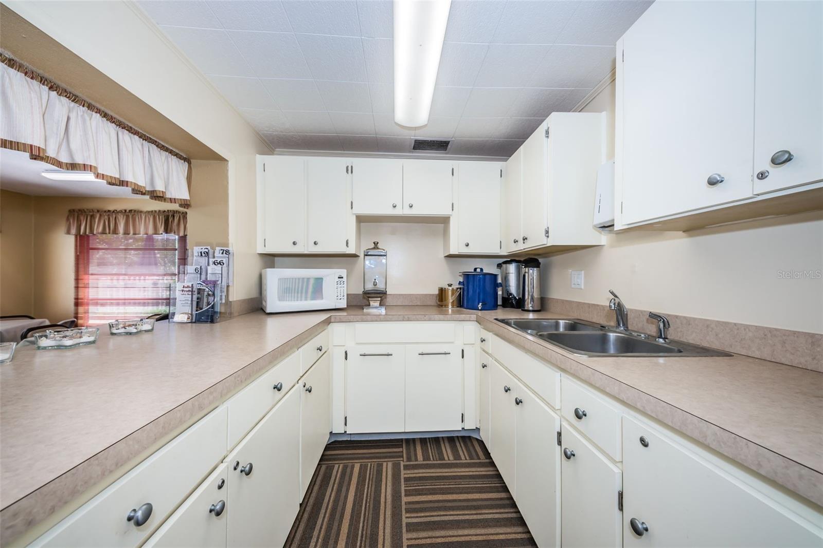Listing photo id 47 for 1701 Pinehurst Road 9-h