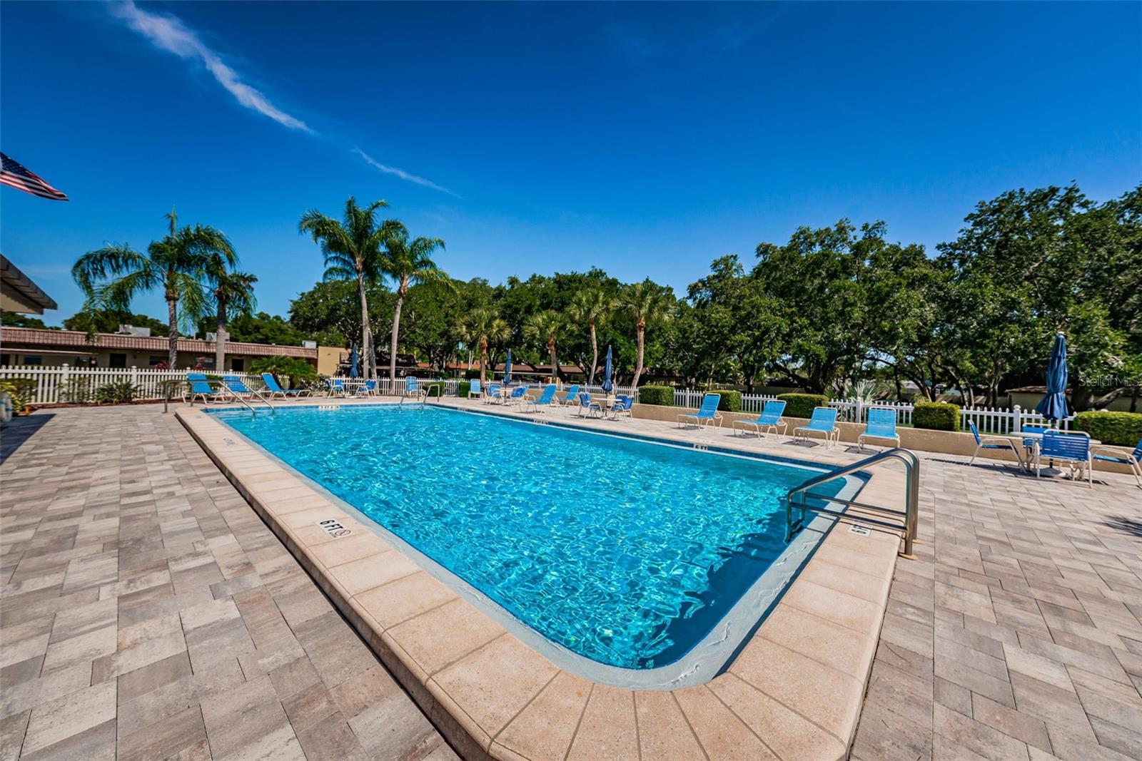 Listing photo id 50 for 1701 Pinehurst Road 9-h