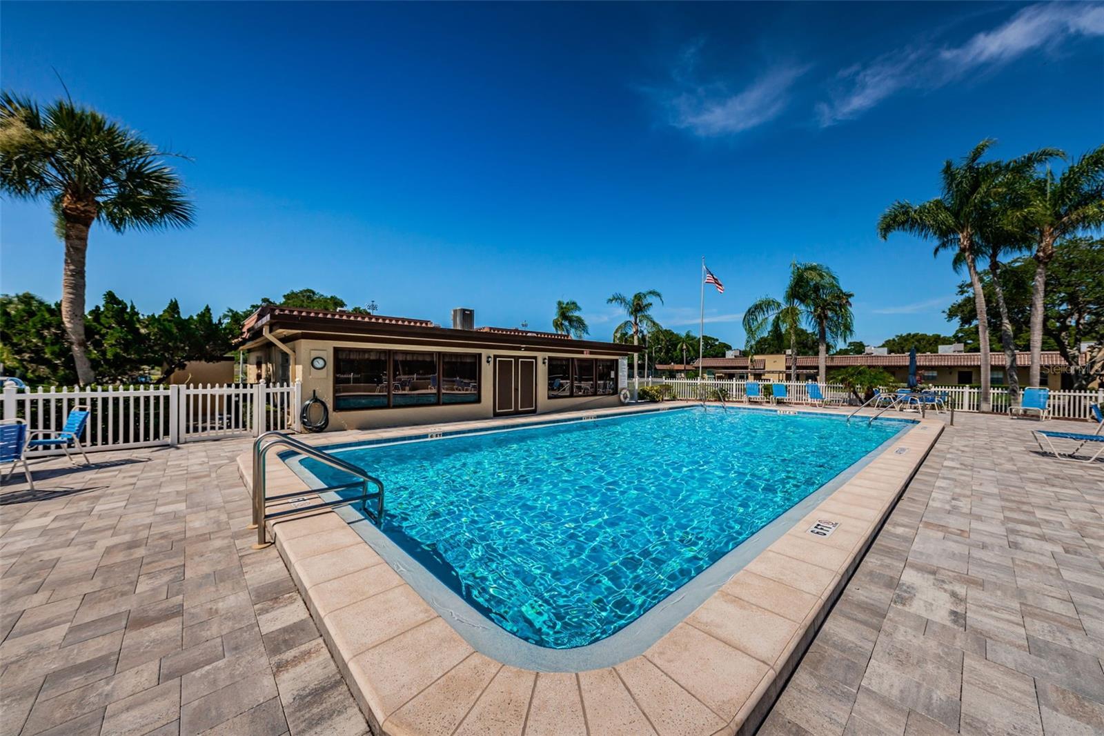 Listing photo id 52 for 1701 Pinehurst Road 9-h