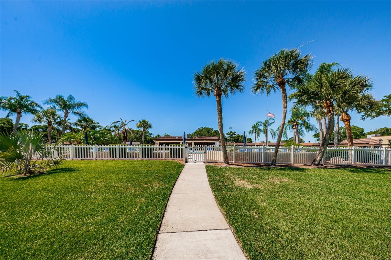 Listing photo id 55 for 1701 Pinehurst Road 9-h