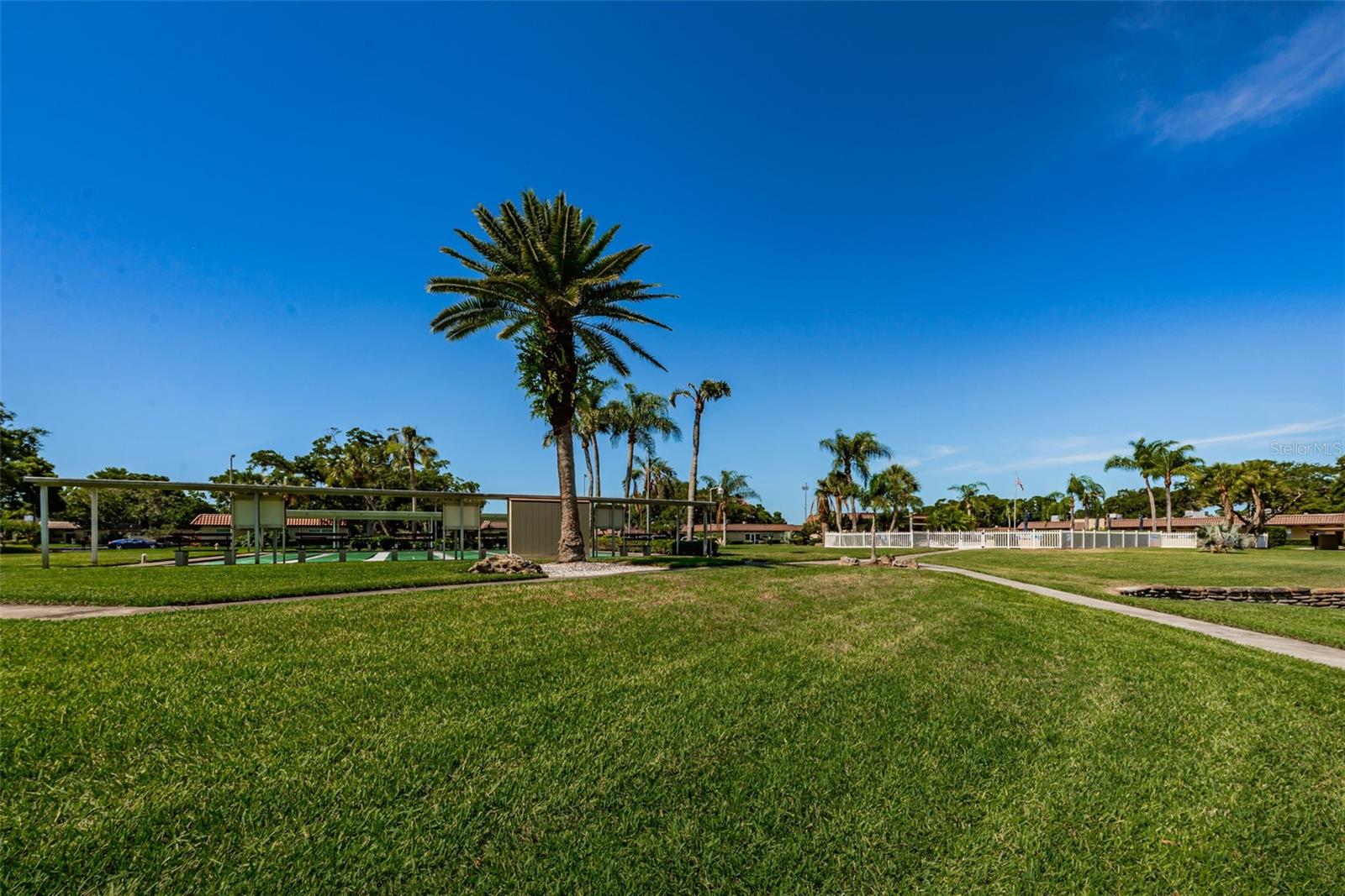 Listing photo id 61 for 1701 Pinehurst Road 9-h