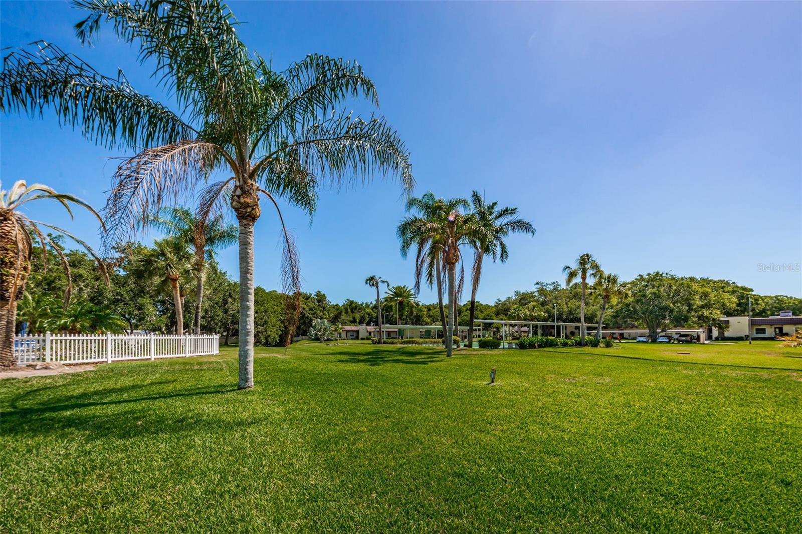 Listing photo id 62 for 1701 Pinehurst Road 9-h
