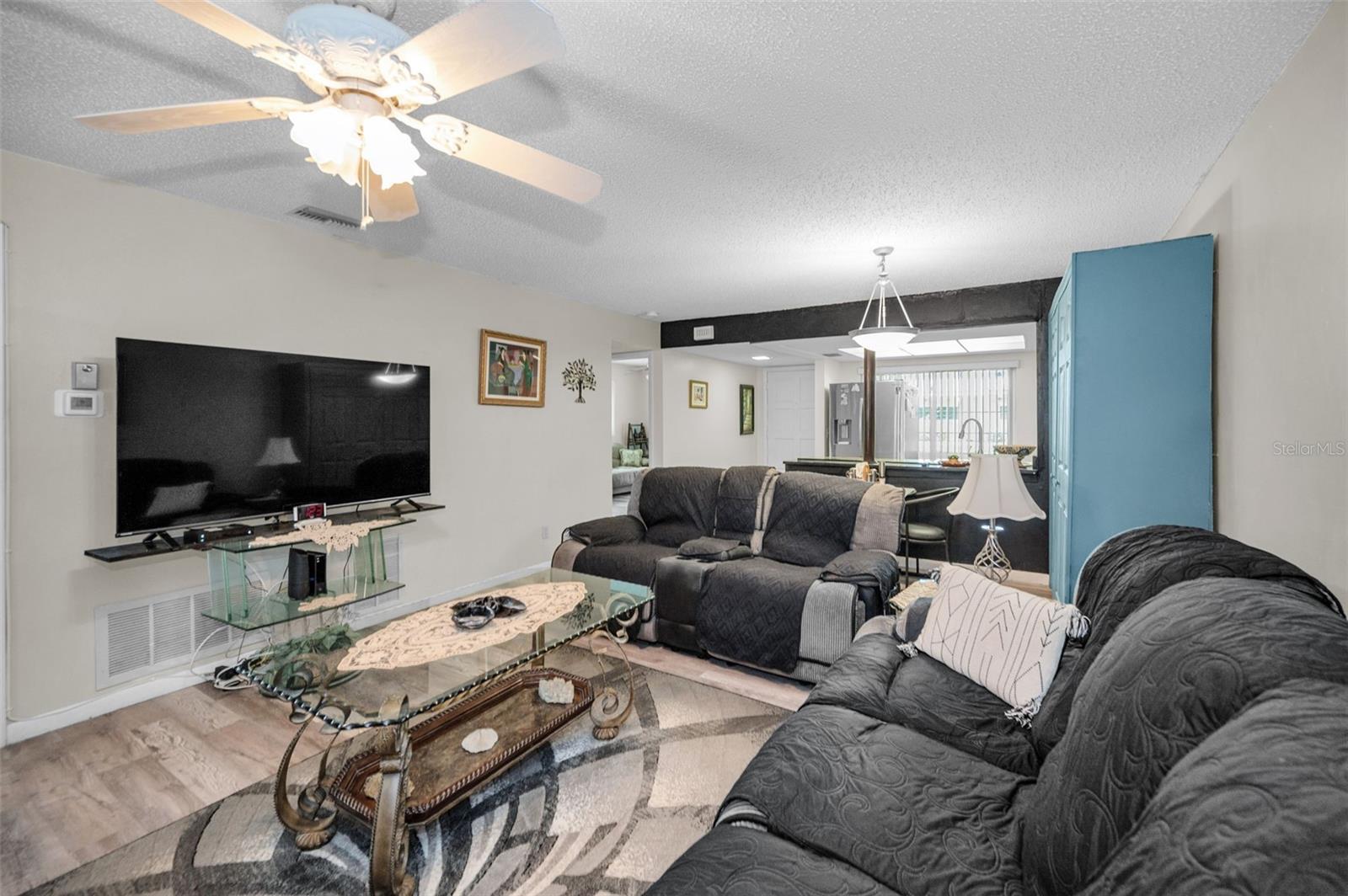 Listing photo id 6 for 1701 Pinehurst Road 9-h