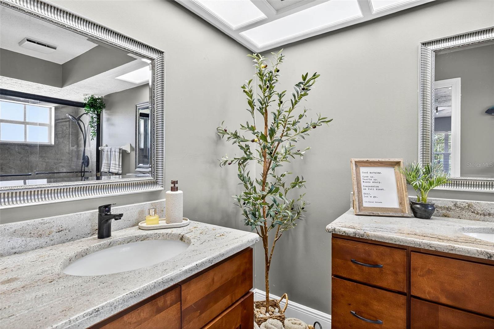 Image 34 of 64 For 10348 Ventura Drive