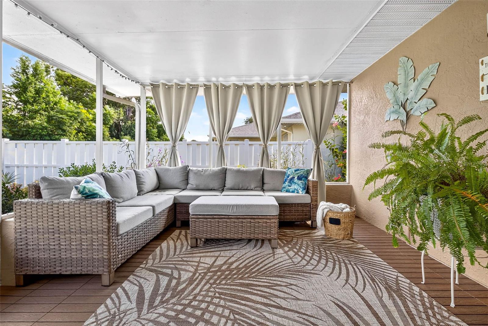 Image 5 of 64 For 10348 Ventura Drive