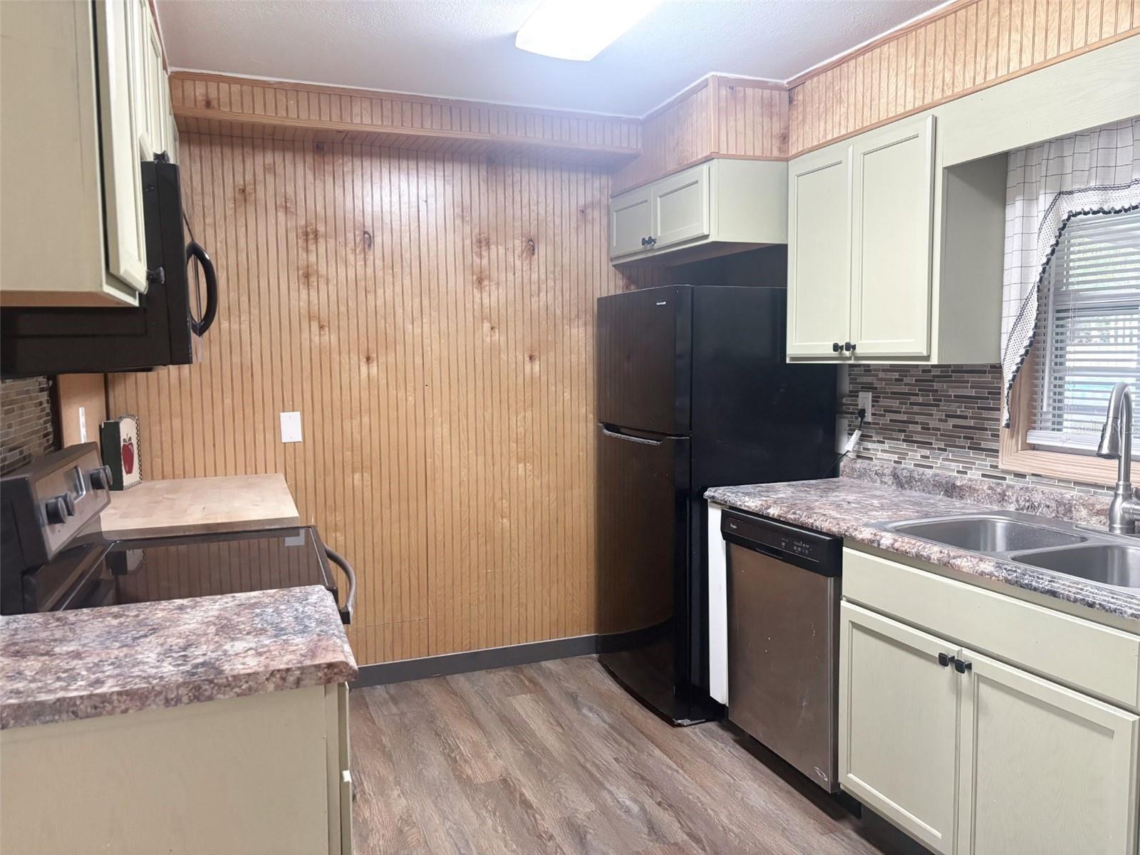 Image 14 of 22 For 512 Green Circle