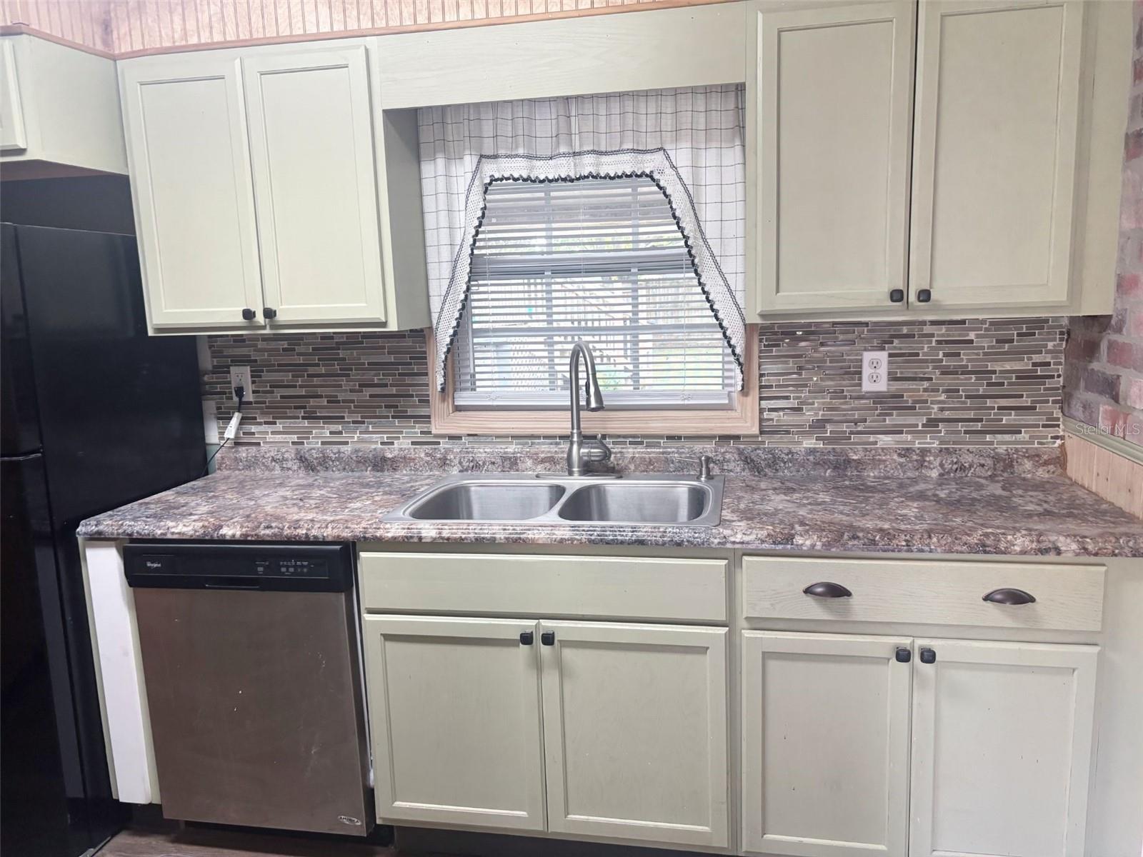 Image 15 of 22 For 512 Green Circle