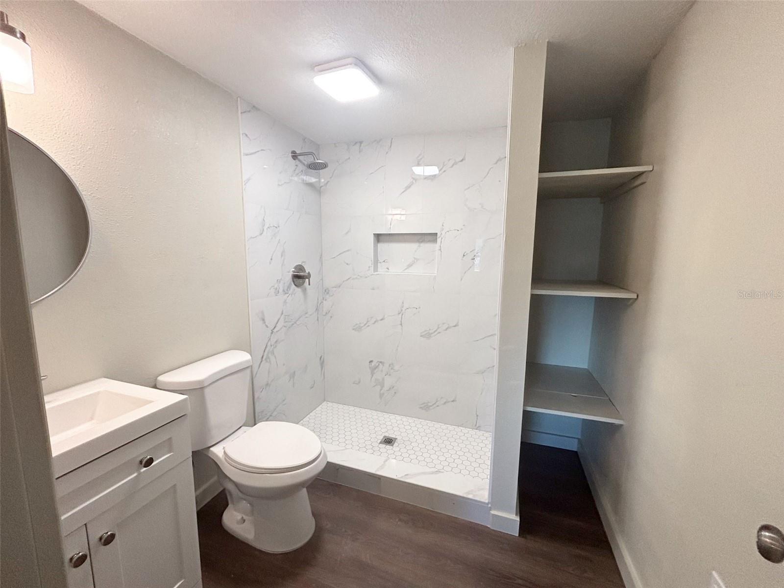 Image 16 of 22 For 512 Green Circle