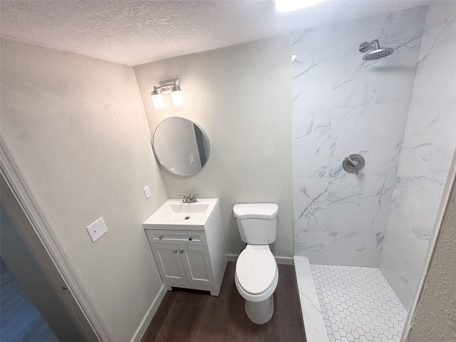 Image 17 of 22 For 512 Green Circle