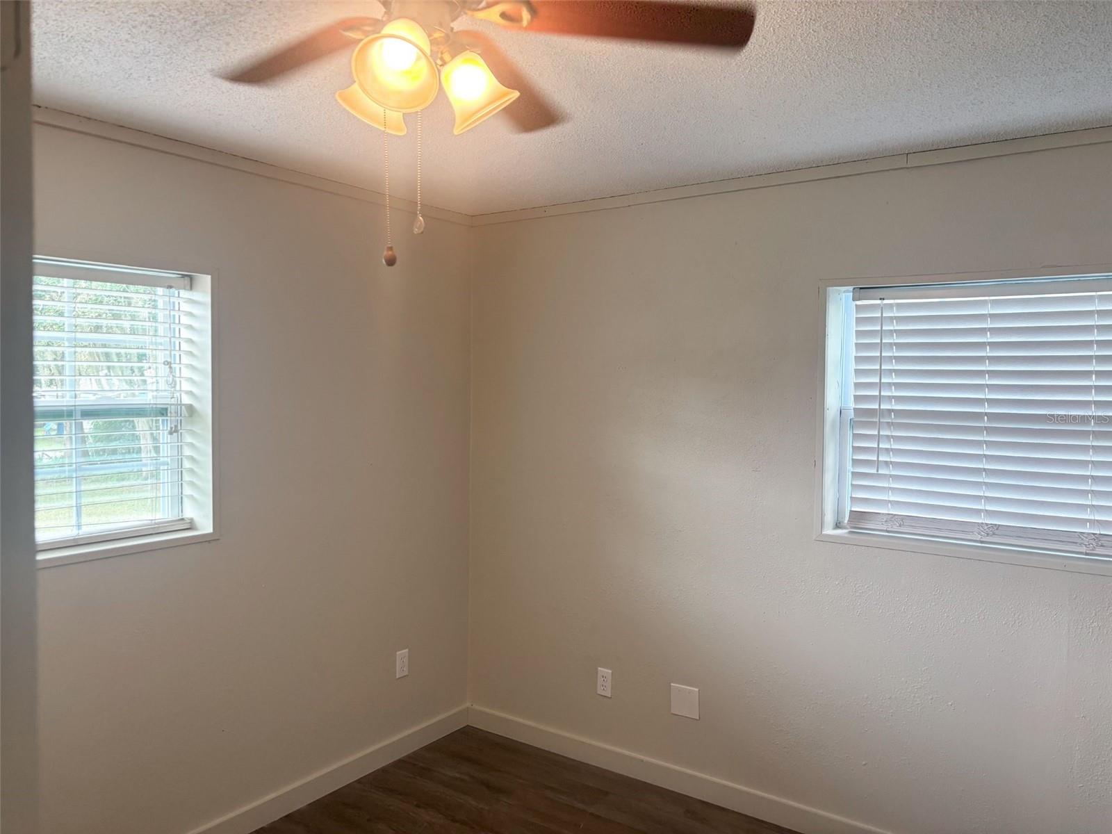 Image 19 of 22 For 512 Green Circle