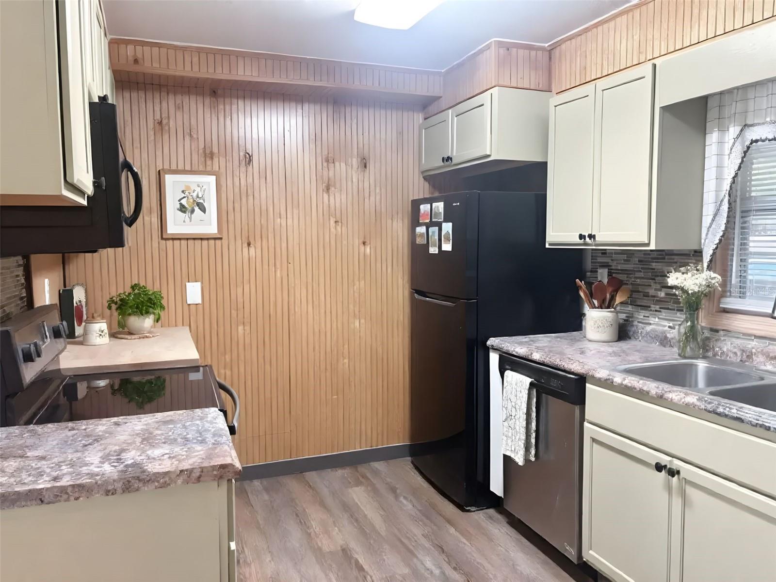 Image 4 of 22 For 512 Green Circle