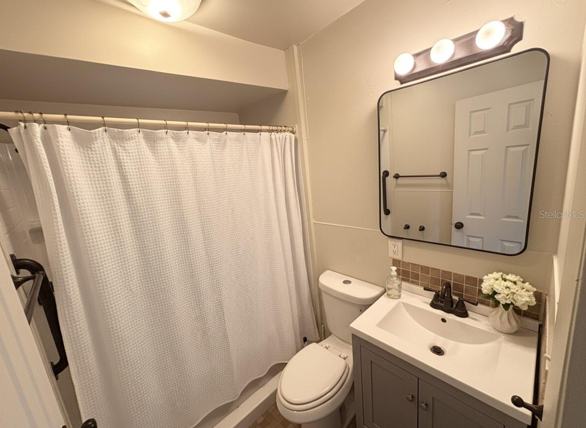 Image 9 of 22 For 512 Green Circle