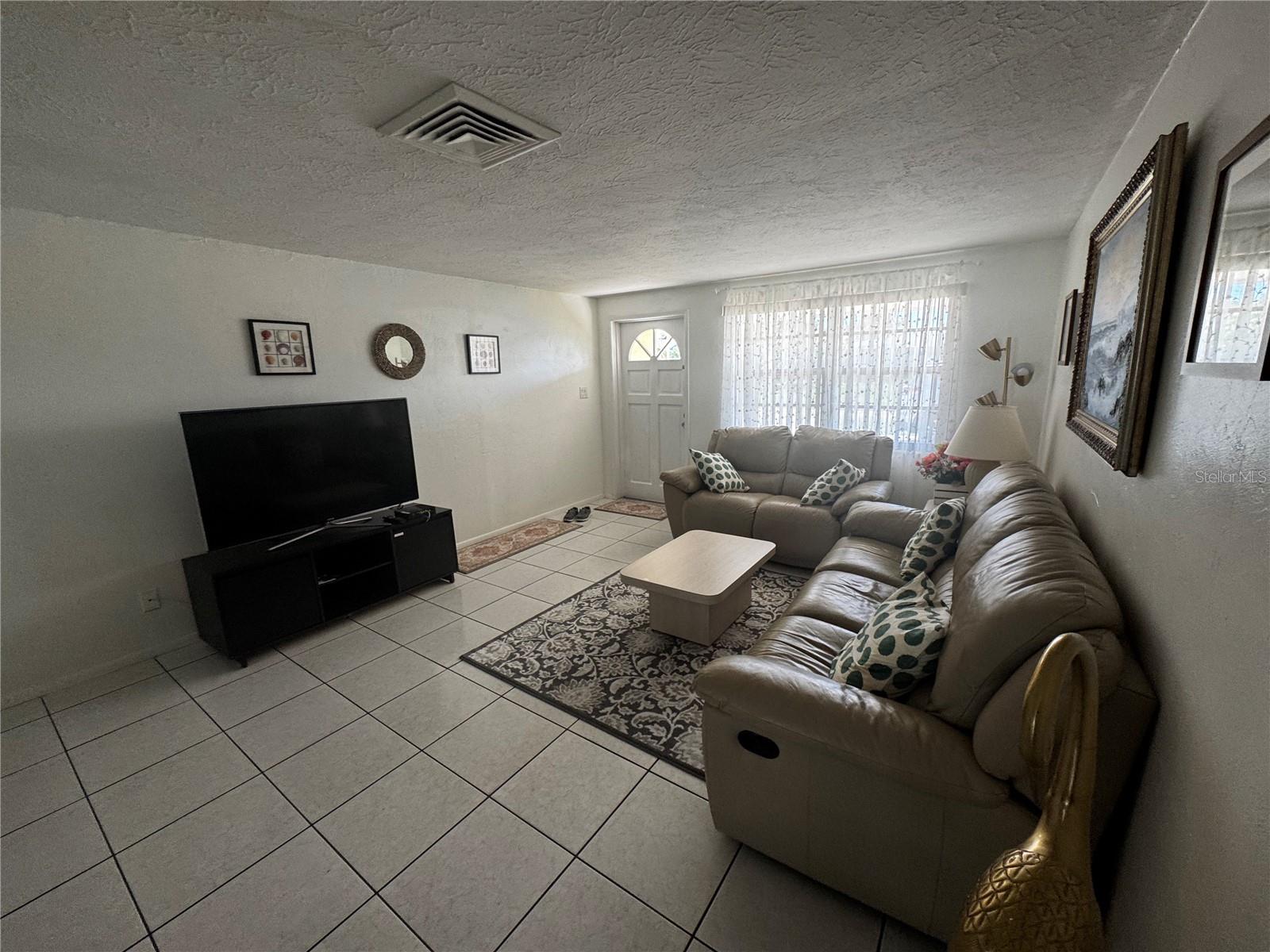 Image 2 of 21 For 1717 Colleen Street