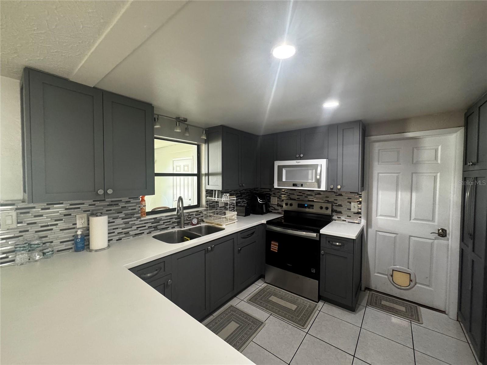 Image 4 of 21 For 1717 Colleen Street